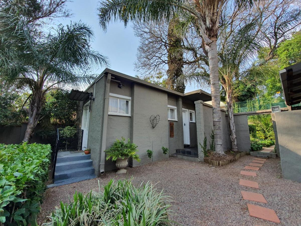 Waterhouse Guest Lodge In Muckleneuk Pretoria-Noord Buitenkant foto