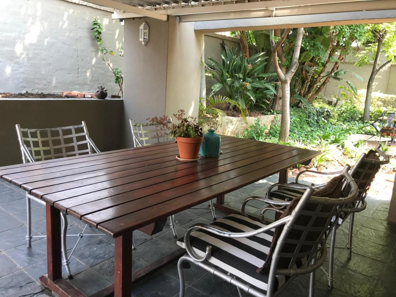 Waterhouse Guest Lodge In Muckleneuk Pretoria-Noord Buitenkant foto